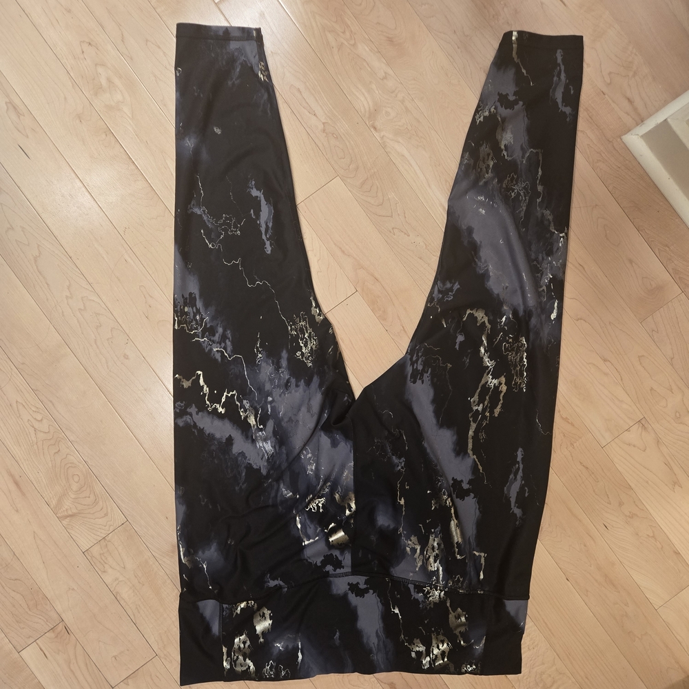 Old Navy Black and Gold Marble Leggings - Picture 5 of 5